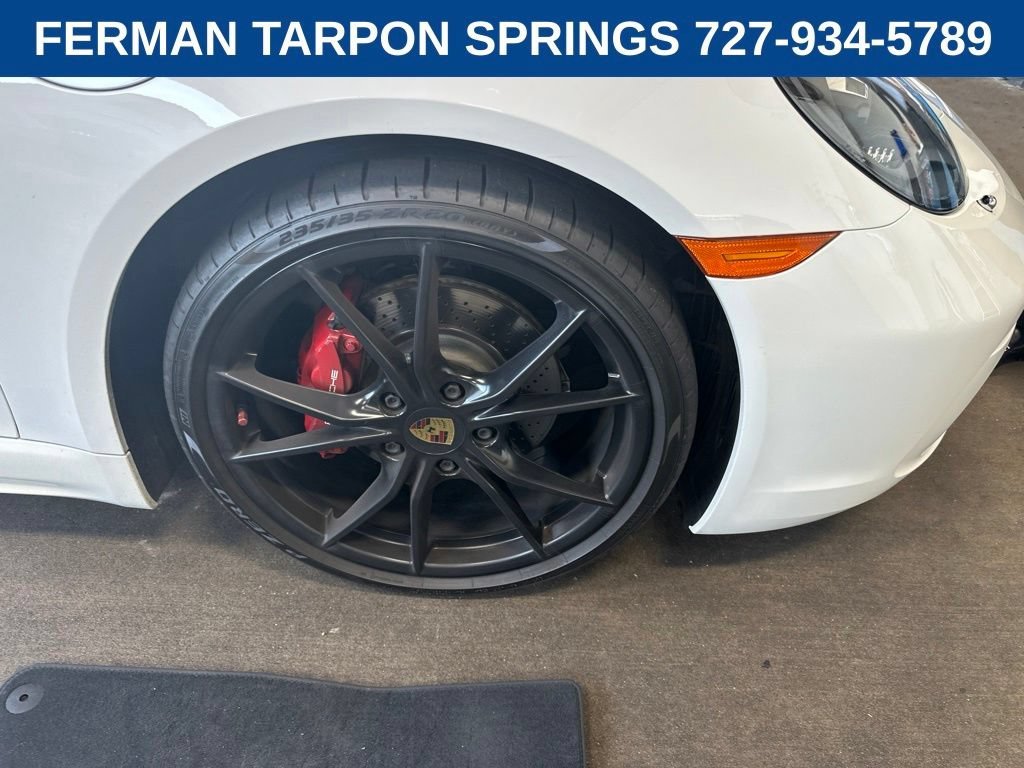 Used 2019  Porsche  image 2
