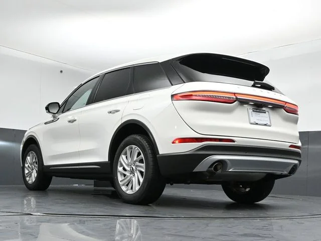 Used 2023 Pristine White Lincoln Standard image 37