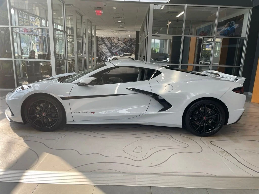 Used 2023 White Chevrolet Stingray image 2