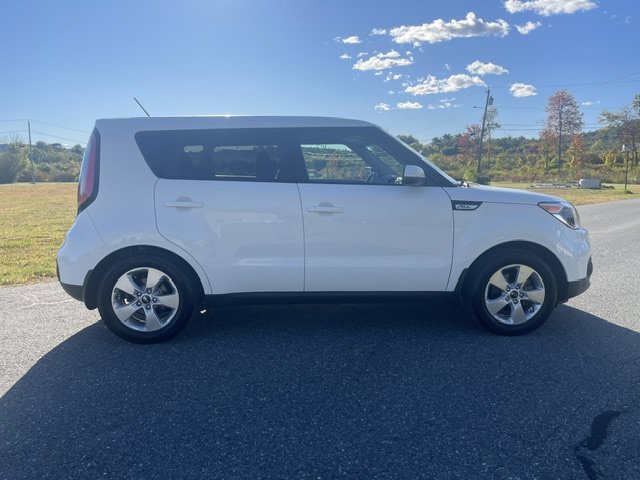 Used 2018 Clear White Kia Base image 4