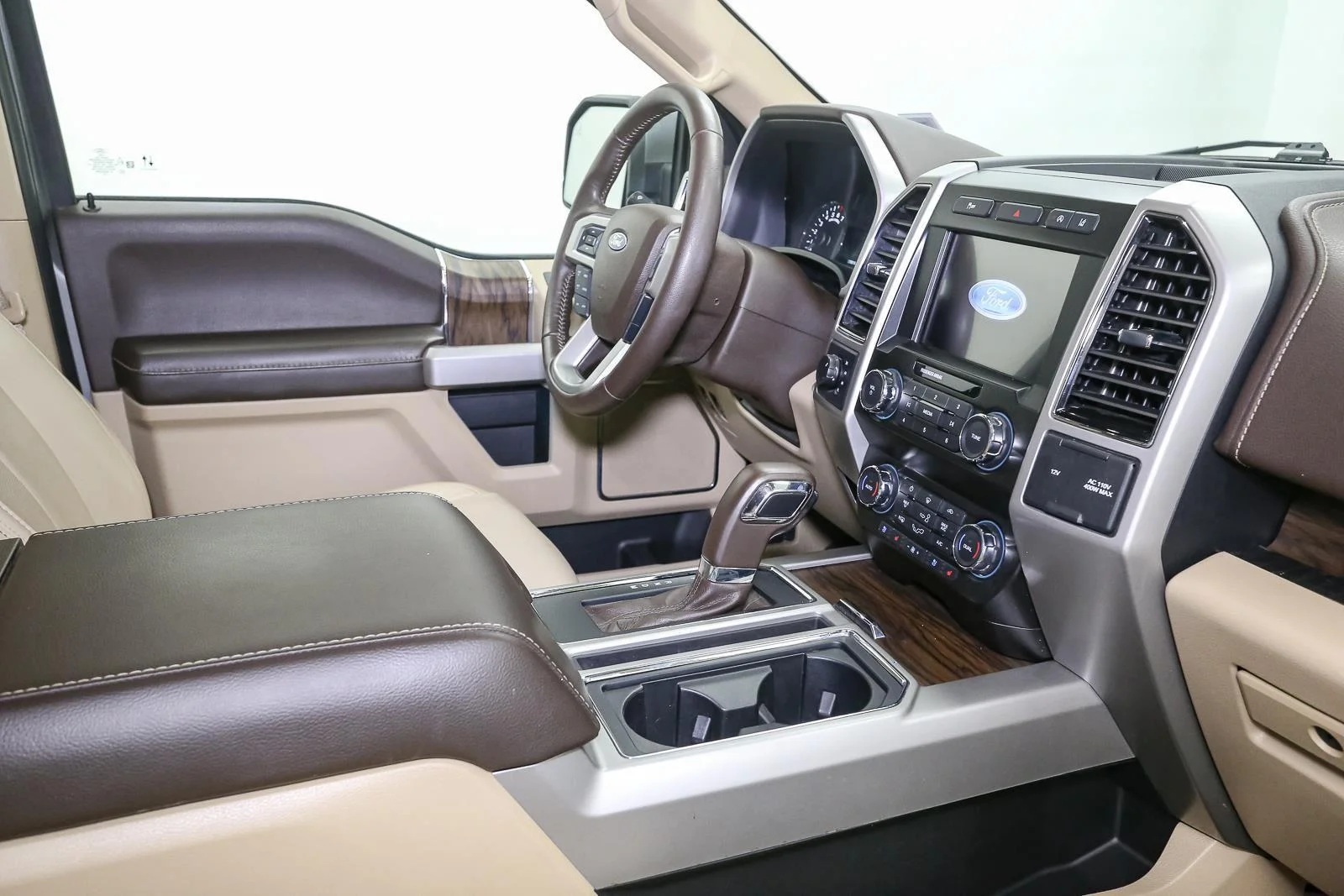 Used 2020 Silver Spruce Ford LARIAT image 19