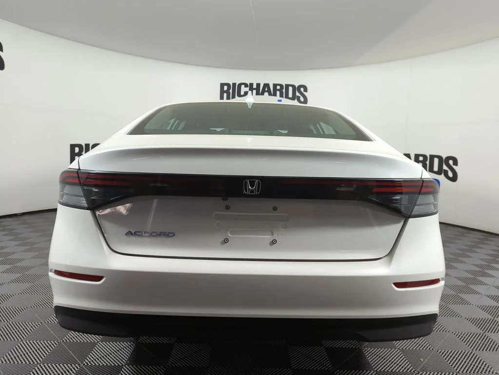 New 2026 Platinum White Pearl Honda LX image 4