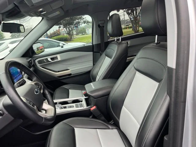 Used 2023 Silver Ford XLT image 7