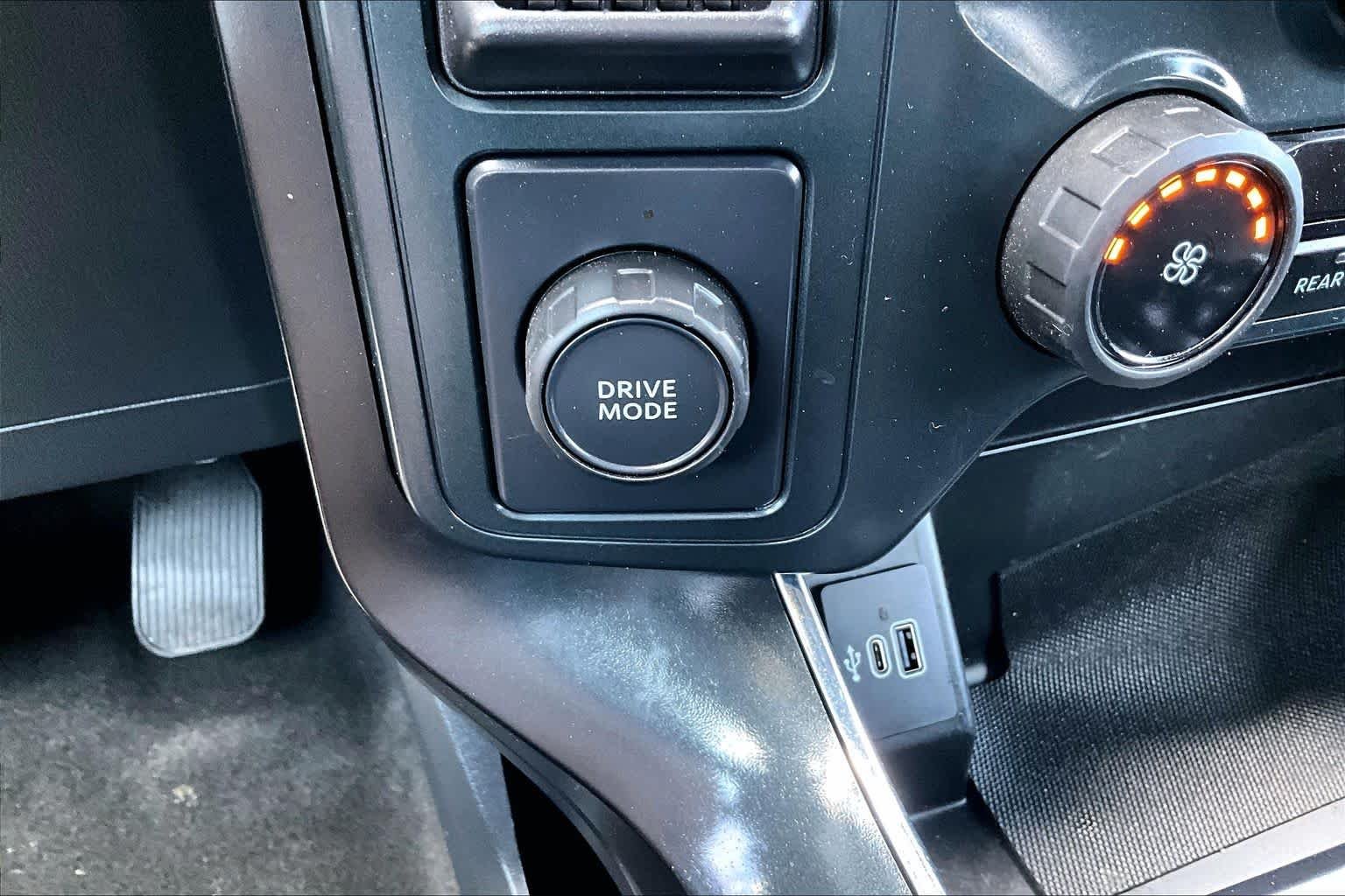 Used 2025 Oxford White Ford STX image 32