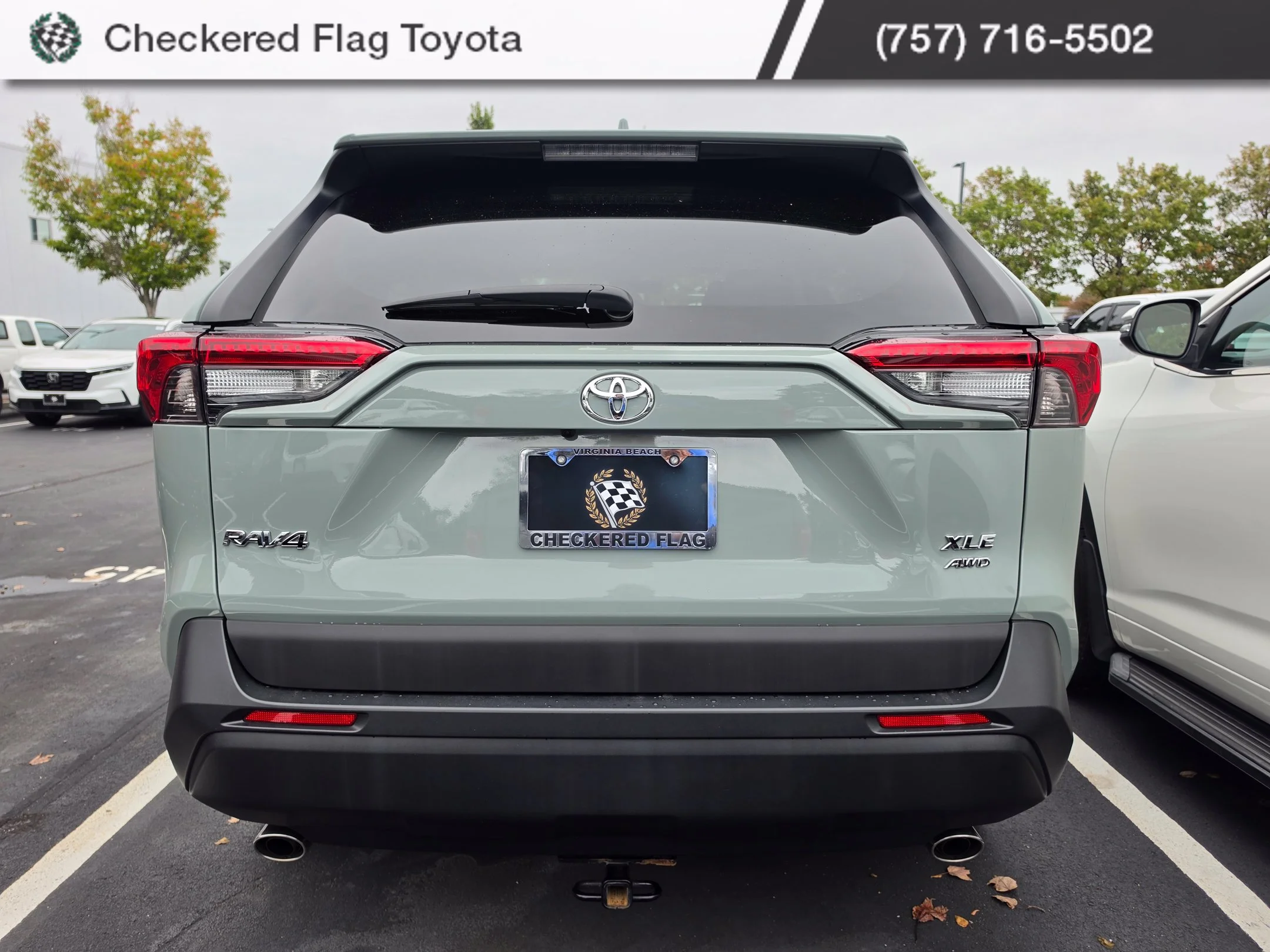 Used 2020 Lunar Rock Toyota XLE Premium image 5