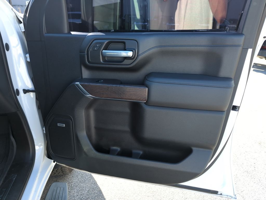 Used 2021 White GMC Denali image 34