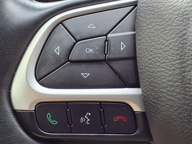 Used 2020 White Jeep Latitude image 20