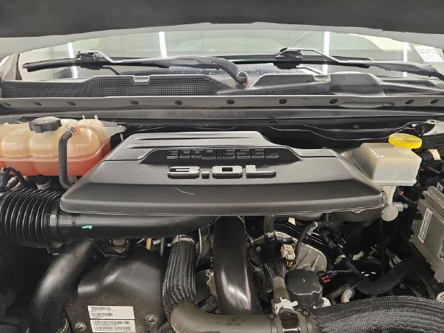 Used 2020 Bright White Clearcoat Ram Laramie image 39