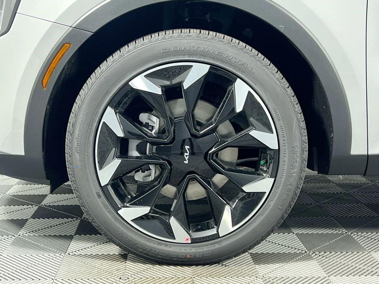 New 2026 Glacial White Pearl Kia EX image 12