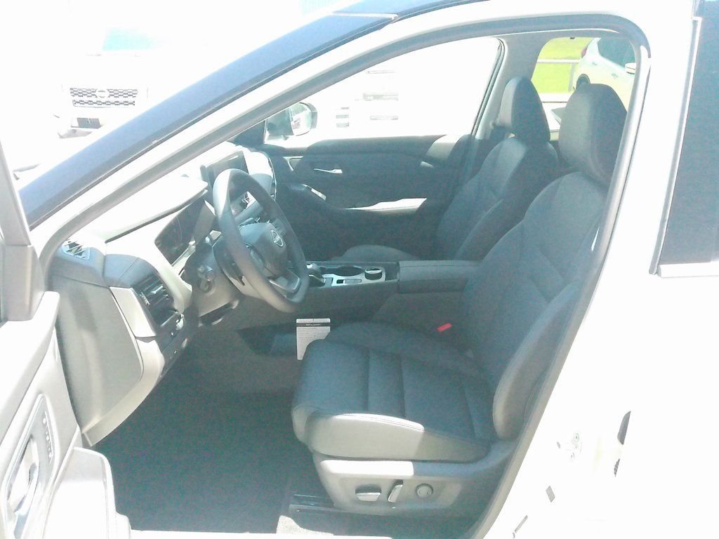 2025 Nissan Rogue SL - Photo 13