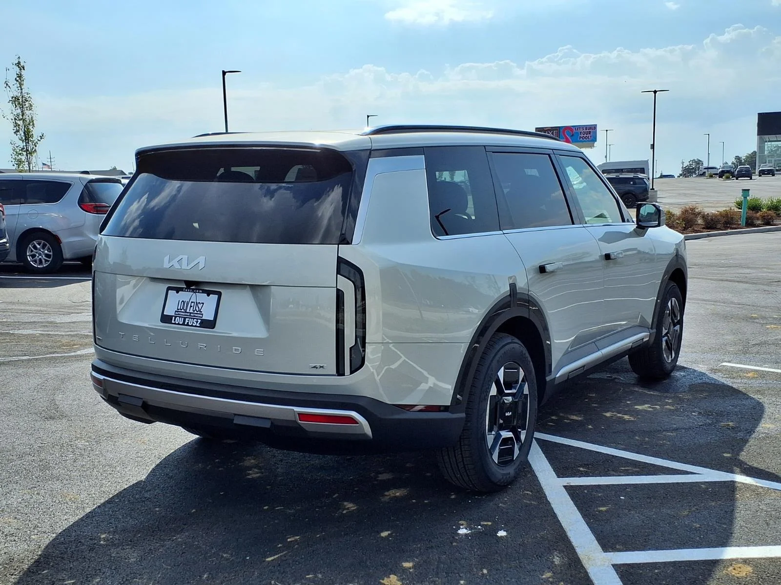 New 2027 Ivory Silver Kia EX image 18