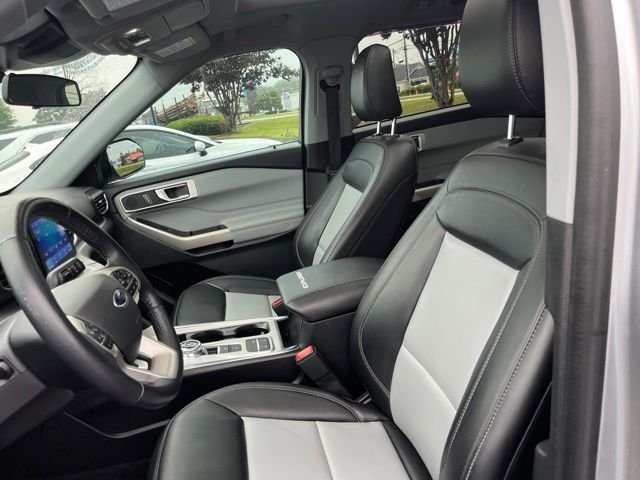 Used 2023 Silver Ford XLT image 8