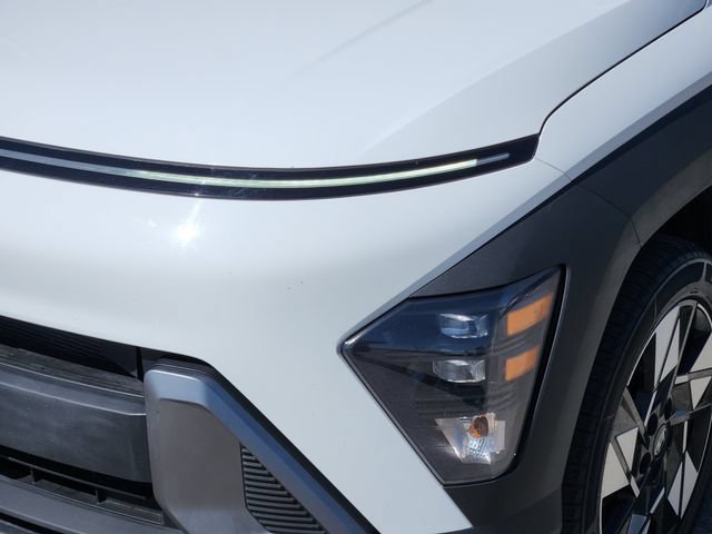 Used 2025 White Hyundai SEL image 10