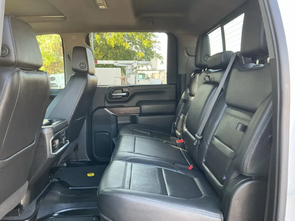 Used 2021 WHITE FROST TRICOAT GMC Denali image 28