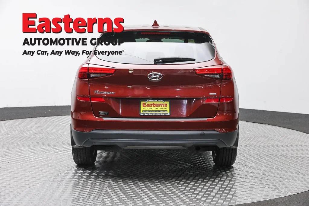 Used 2020 Red Hyundai SE image 6