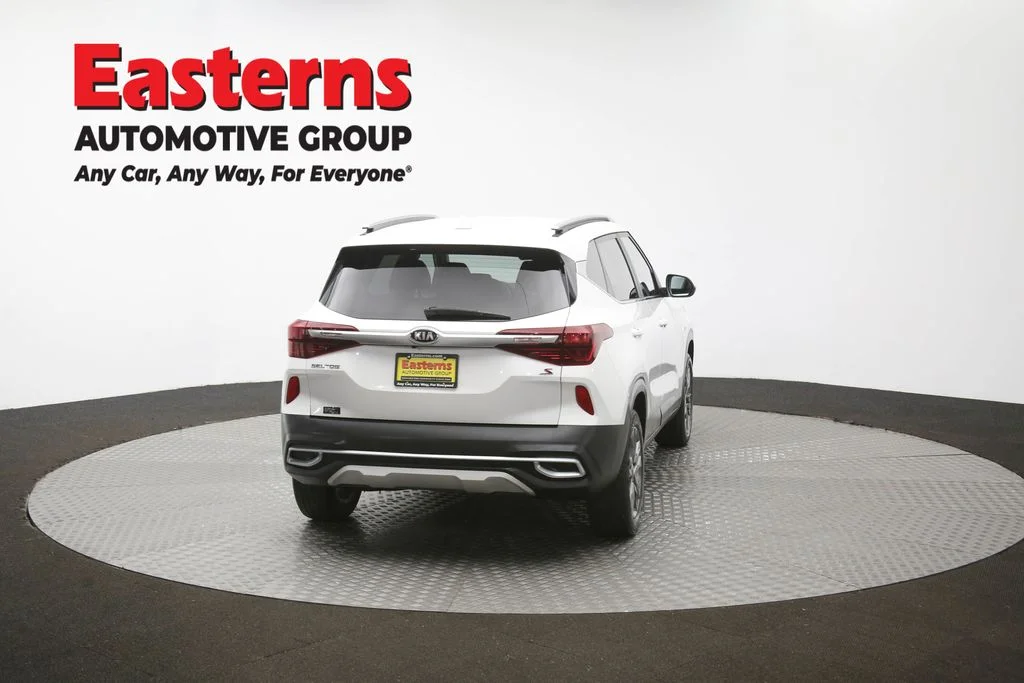 Used 2021 White Kia S image 37