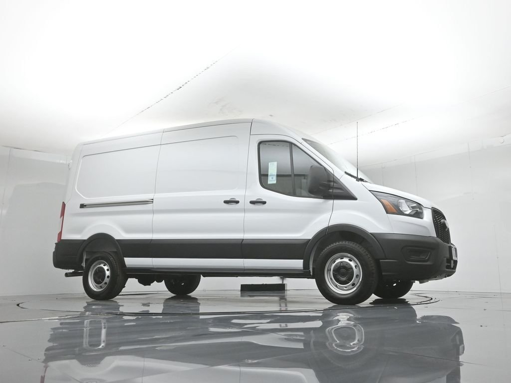 New 2026 Oxford White Ford Base image 3