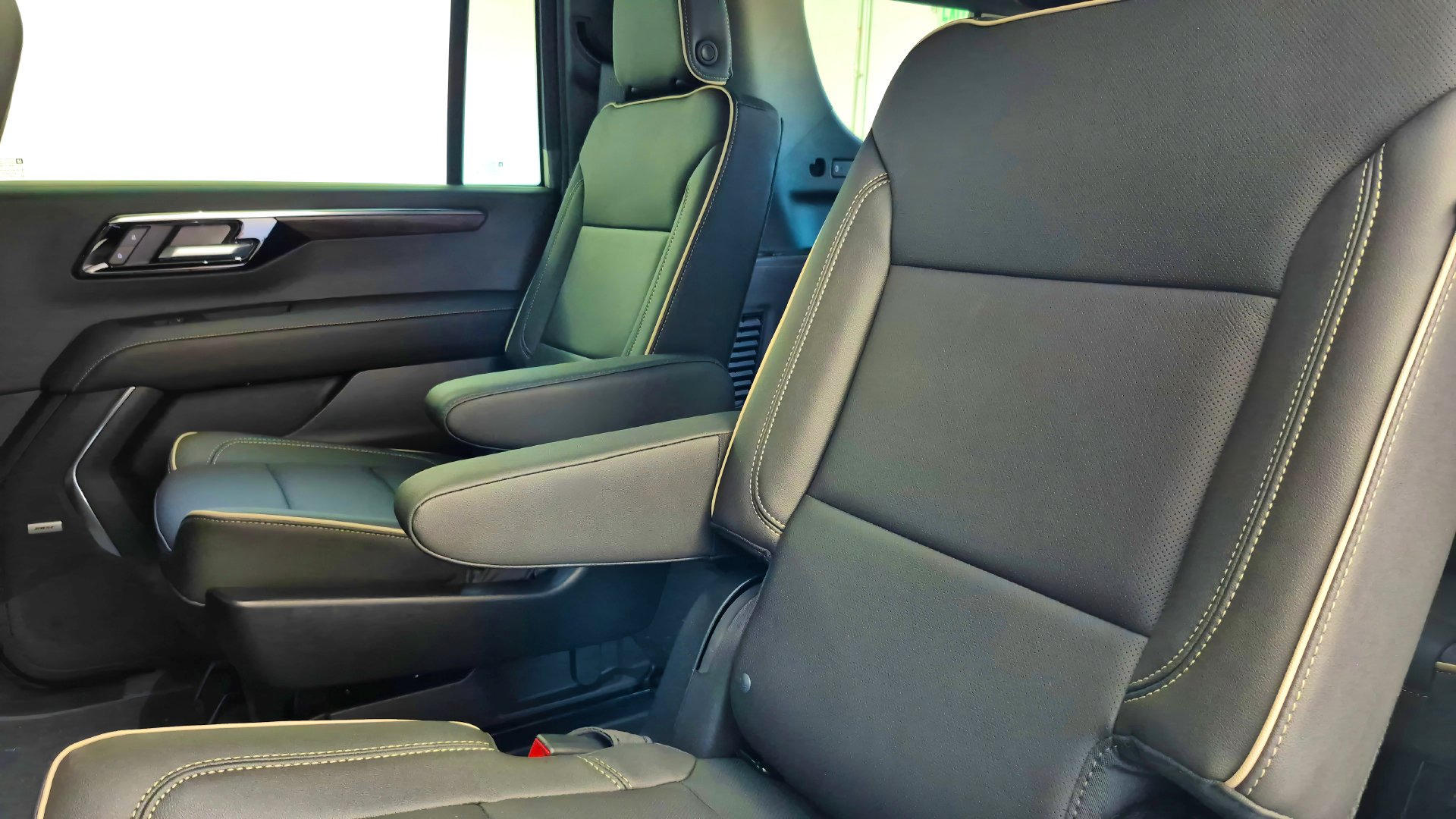 2026 Chevrolet Suburban Premier - Photo 24