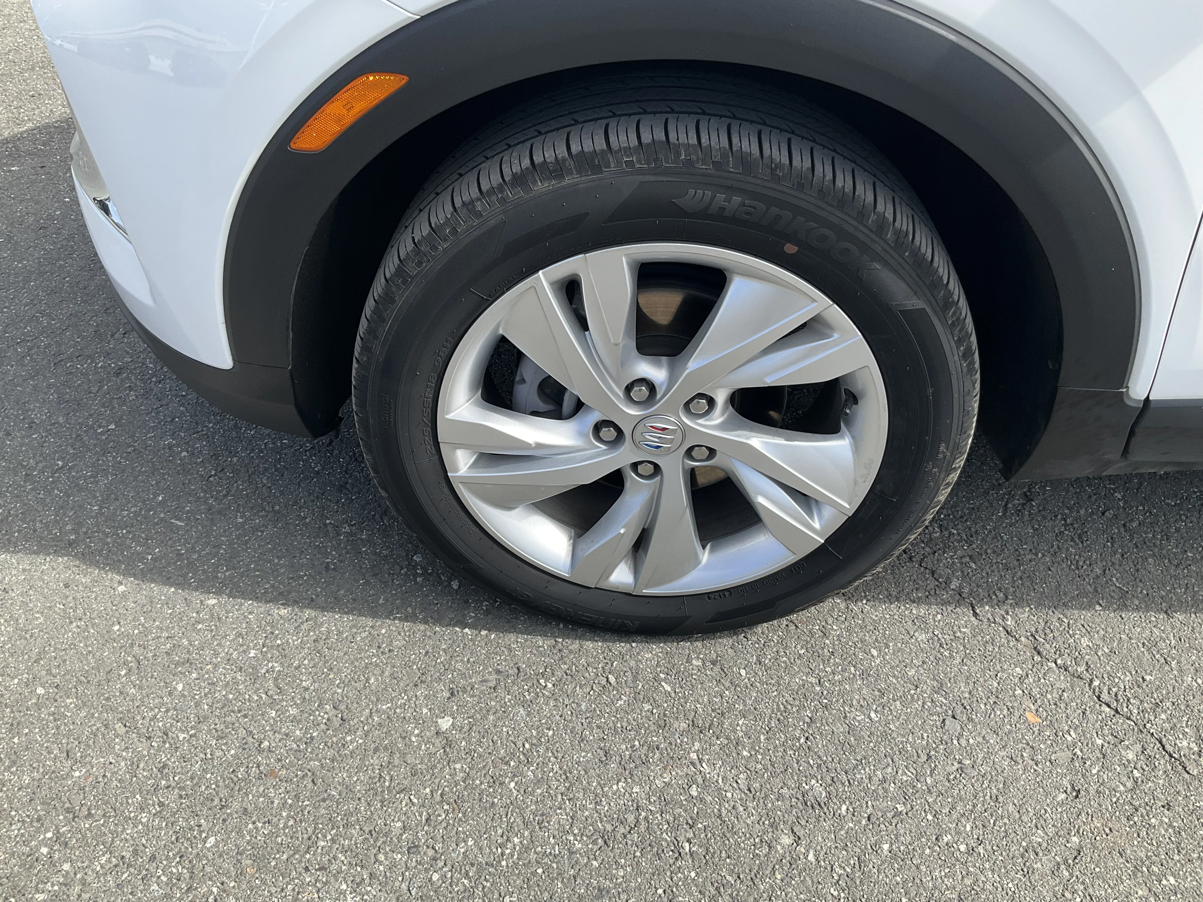 Used 2025 Summit White Buick Preferred image 6