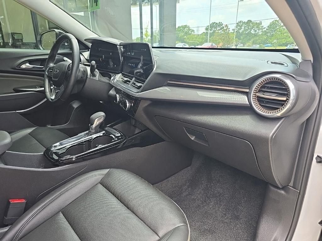 Used 2025 White Chevrolet ACTIV image 28