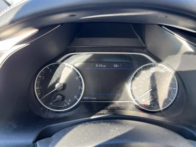 Used 2019 Black Nissan SL image 7