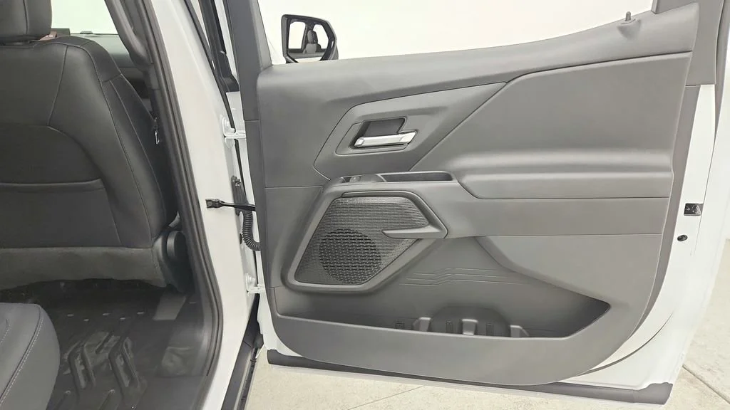 New 2024 Summit White Chevrolet Work Truck image 37
