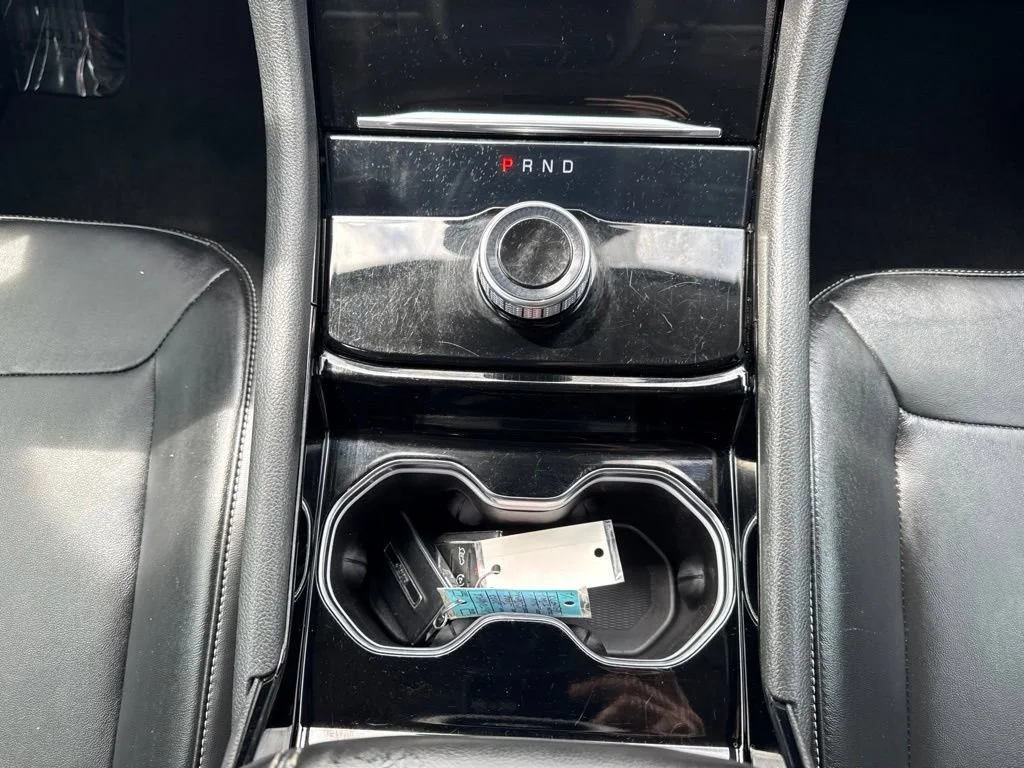 Used 2022  Jeep Limited image 19