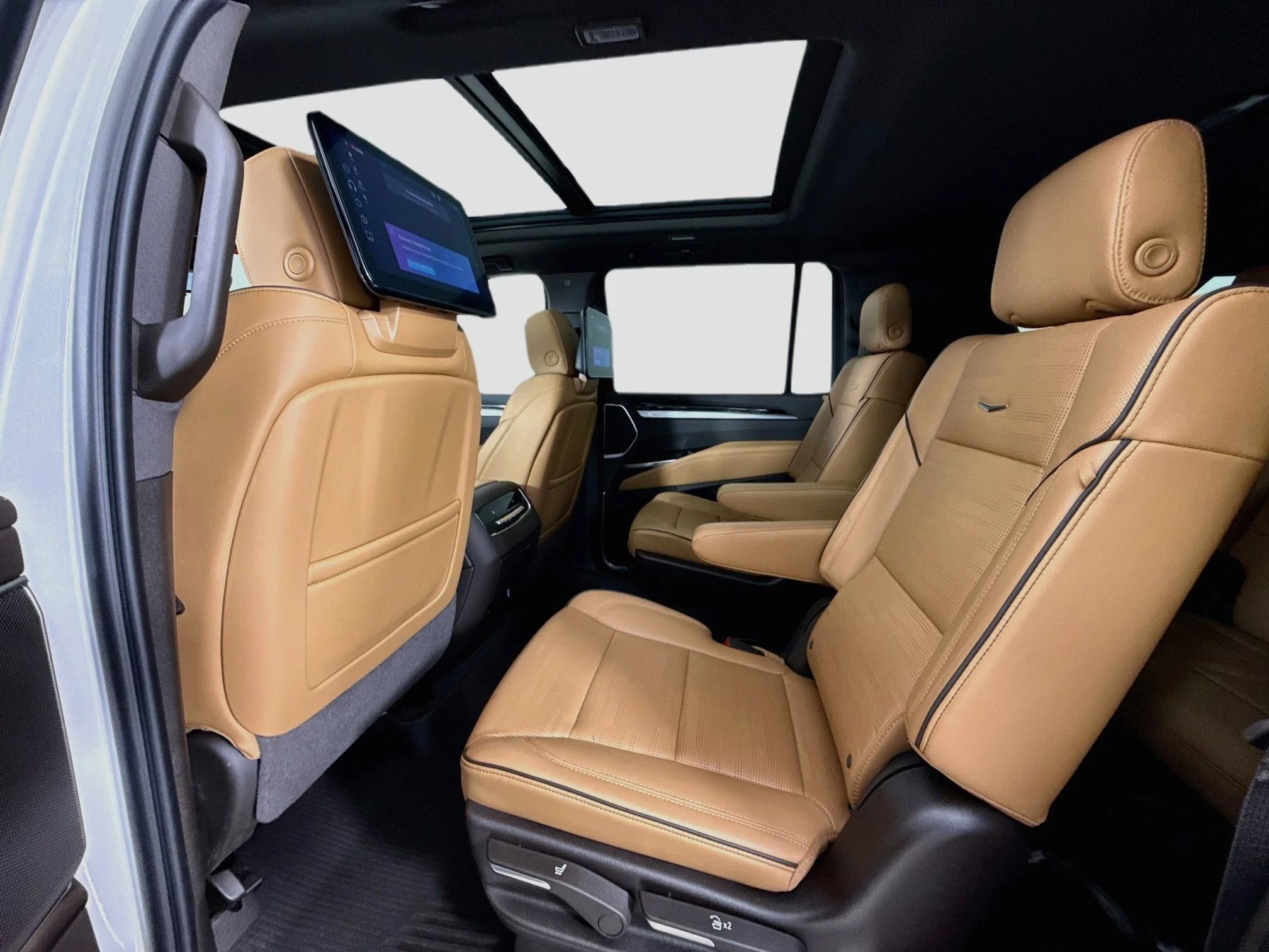 Used 2025 Crystal White Tricoat Cadillac Premium Luxury image 27
