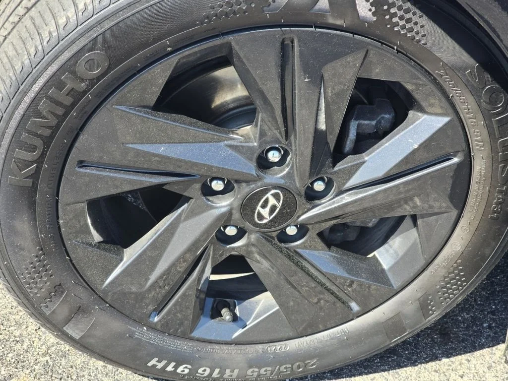 Used 2022 Black Hyundai SEL image 8