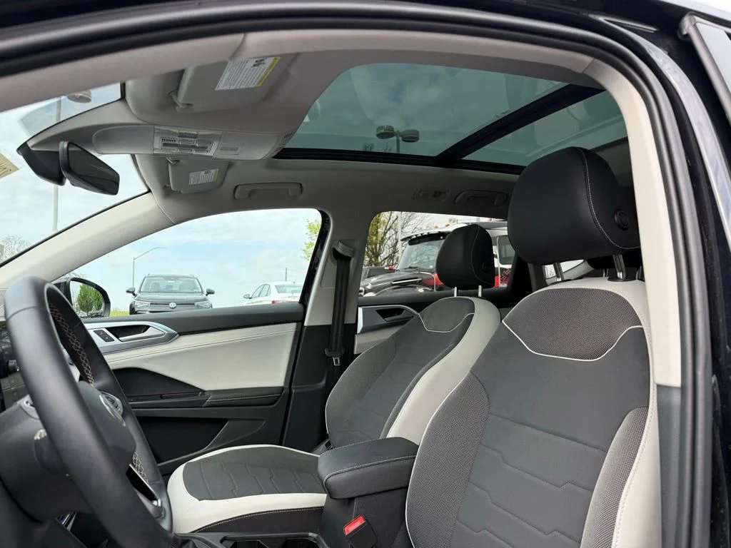 2025 Volkswagen Taos SE - Photo 30