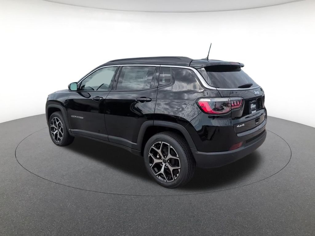 New 2026 Diamond Black Crystal Pearl-Coat Exterior Paint Jeep Limited image 9