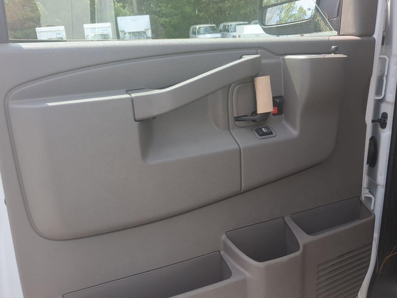 New 2025 Summit White GMC Work Van image 19
