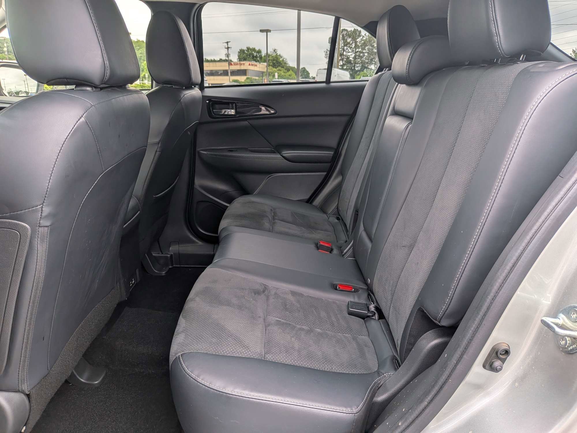 Used 2025 Silver Mitsubishi SE image 12