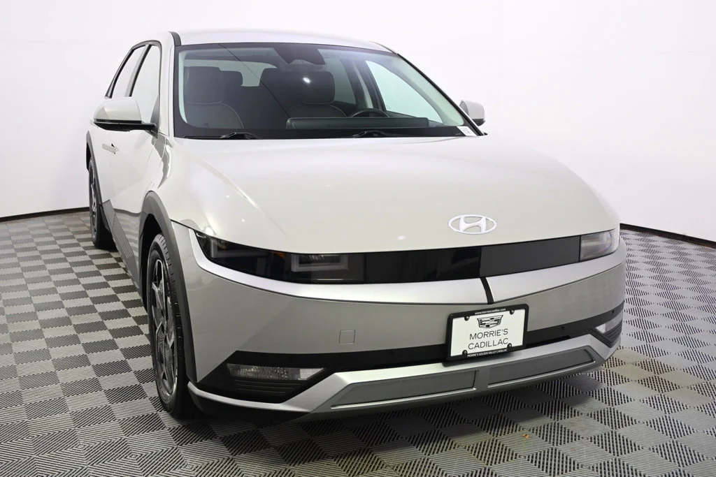 Used 2023 Grey Hyundai SEL image 9