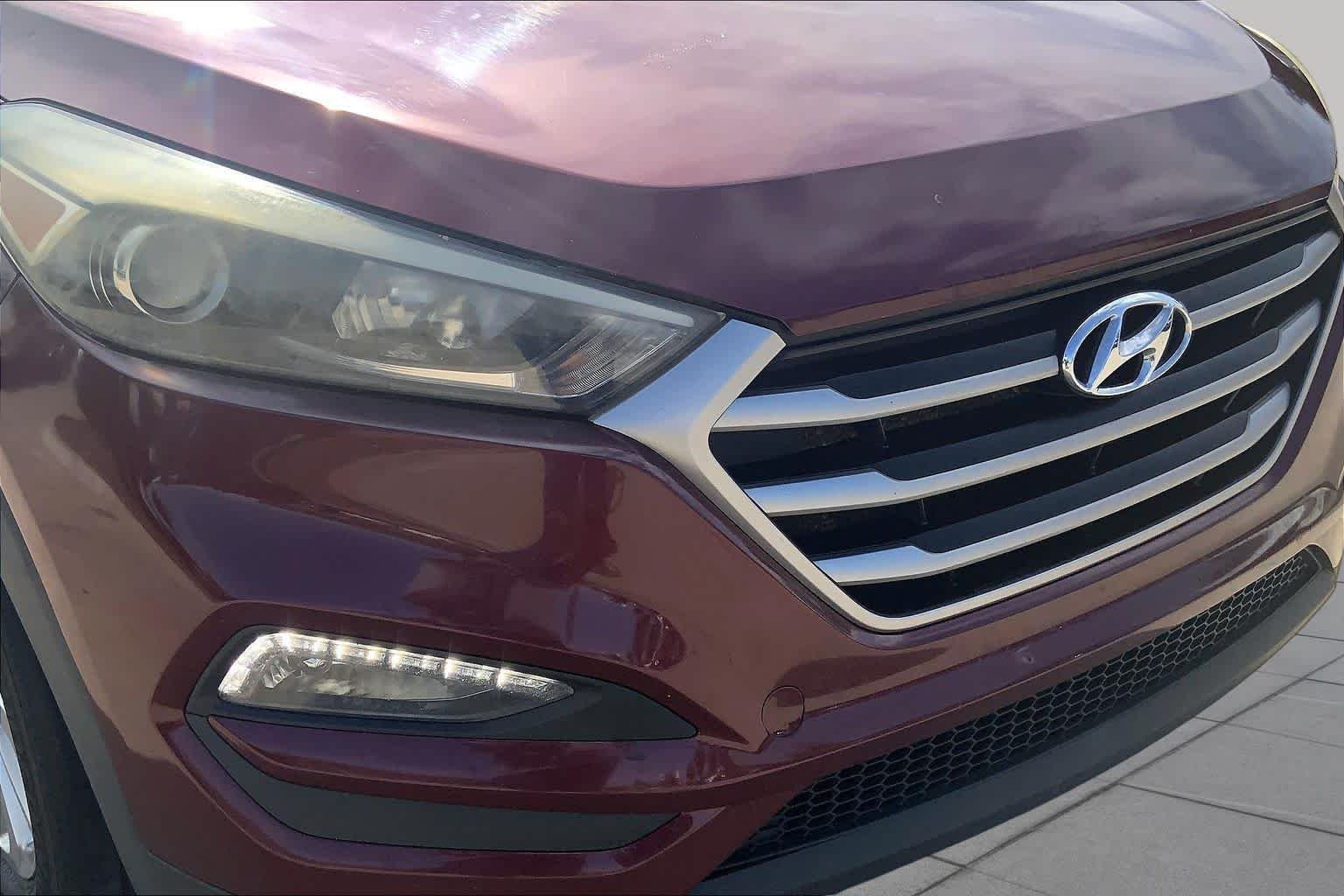 Used 2017 Ruby Wine Hyundai SE image 32