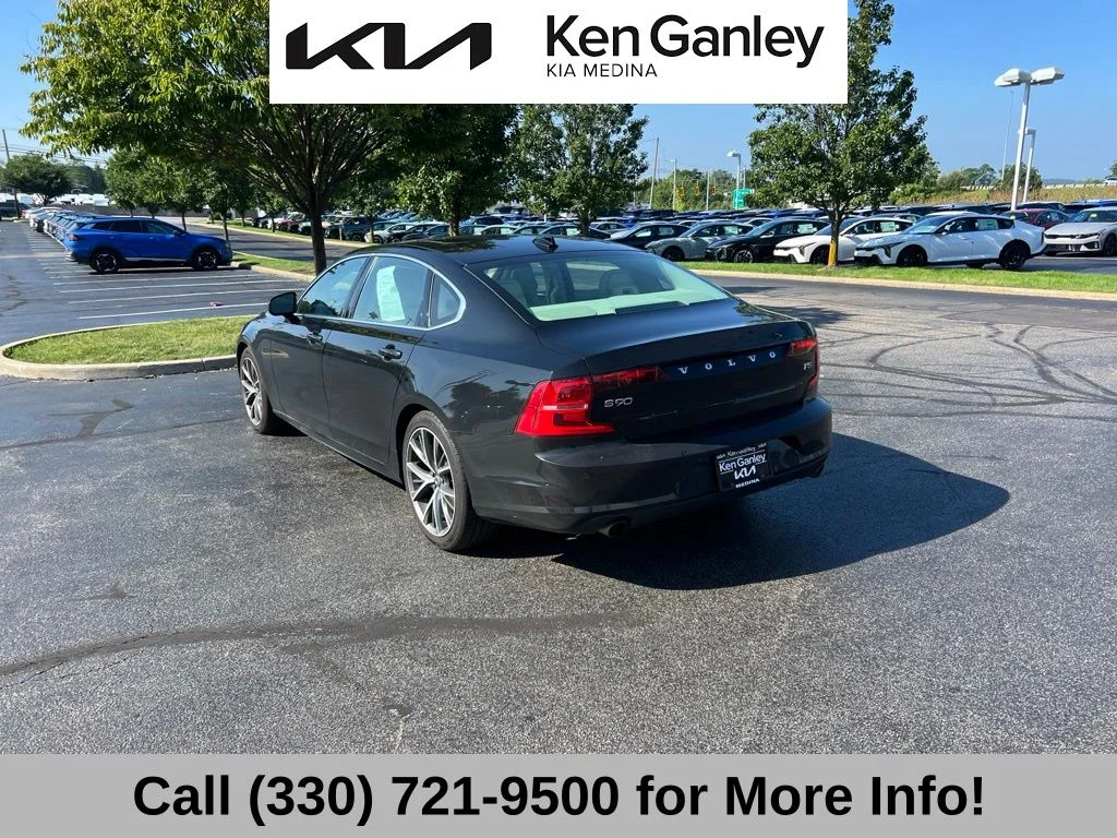 Used 2019 Black Volvo T5 Momentum image 7