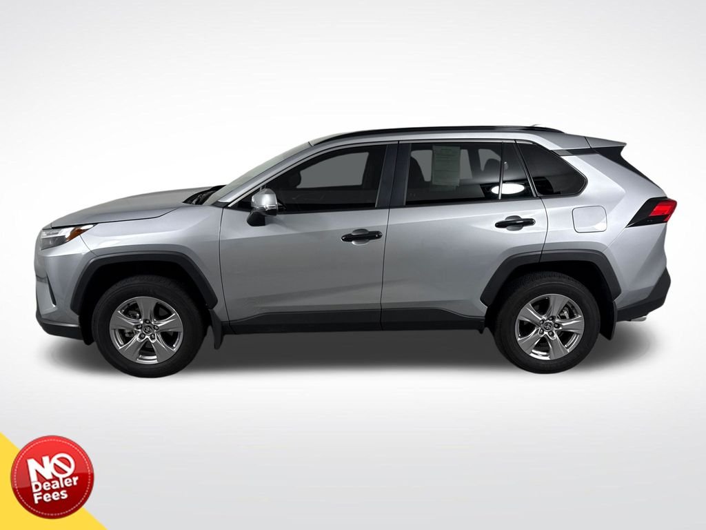 2025 Toyota RAV4 XLE - Photo 7