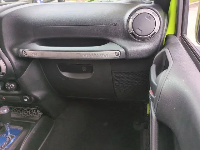 Used 2017 Green Jeep Sport image 15
