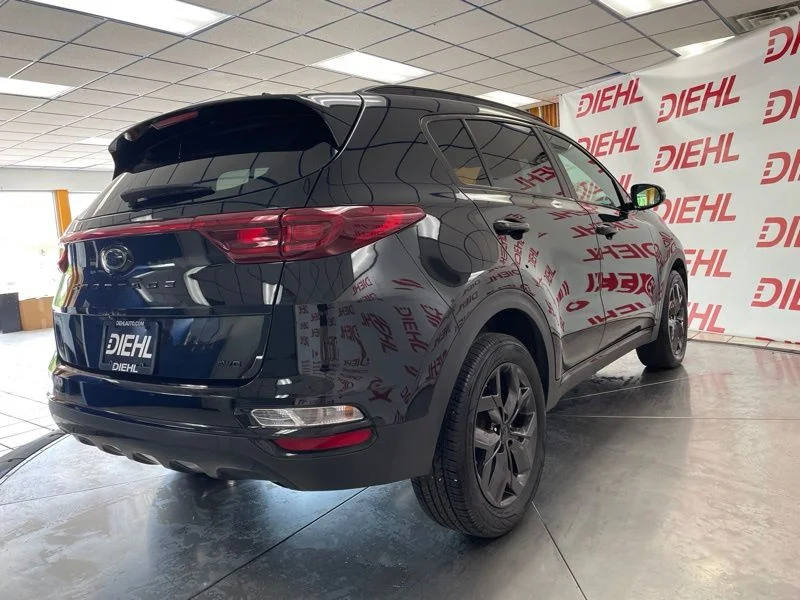 Used 2021 Red Kia S image 5