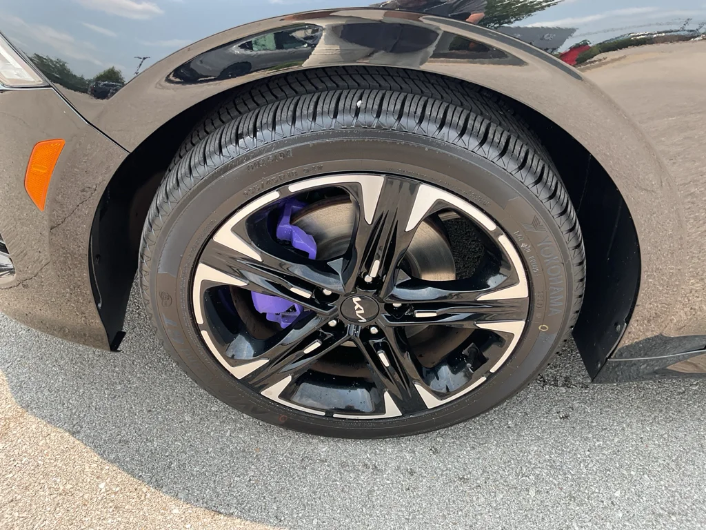 Certified Used 2023 Ebony Black Kia GT-Line image 5