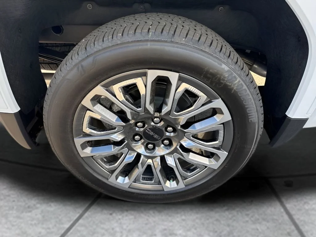 New 2026 Glacier White Tricoat GMC Denali Ultimate image 42