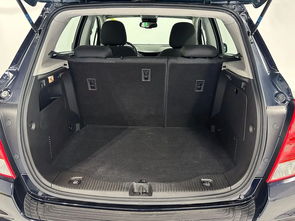 Used 2021 Blue Chevrolet LS image 5