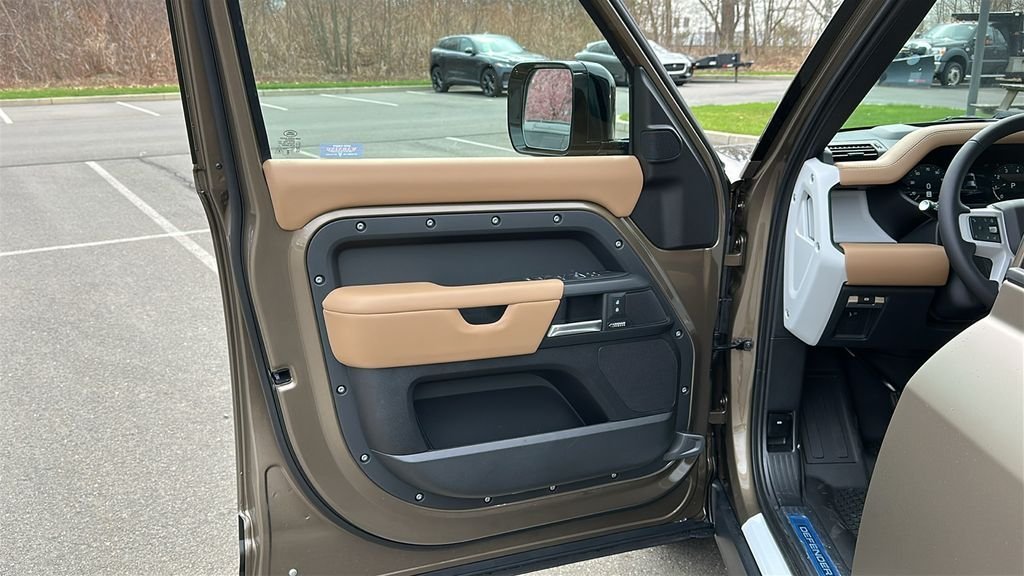 New 2026 Gondwana Stone LAND ROVER X-Dynamic SE image 8