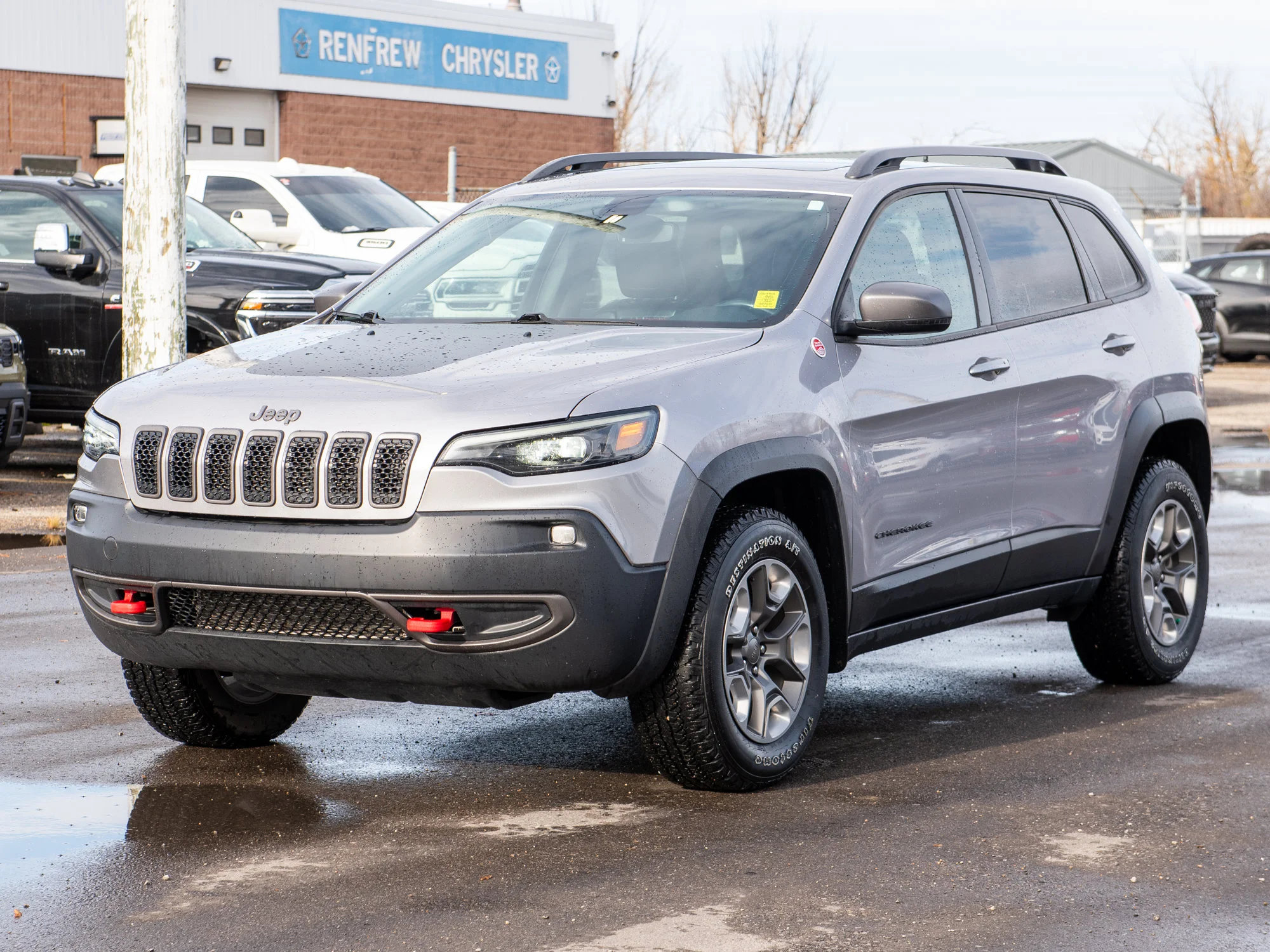 Used 2020 Silver Jeep Trailhawk* 4x4, Panoramic Roof, Trailer Tow Group, Remote Start image 9