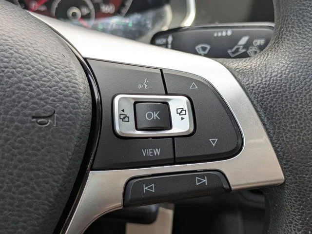 Used 2019 Platinum Gray Metallic Volkswagen 1.4T SE image 22
