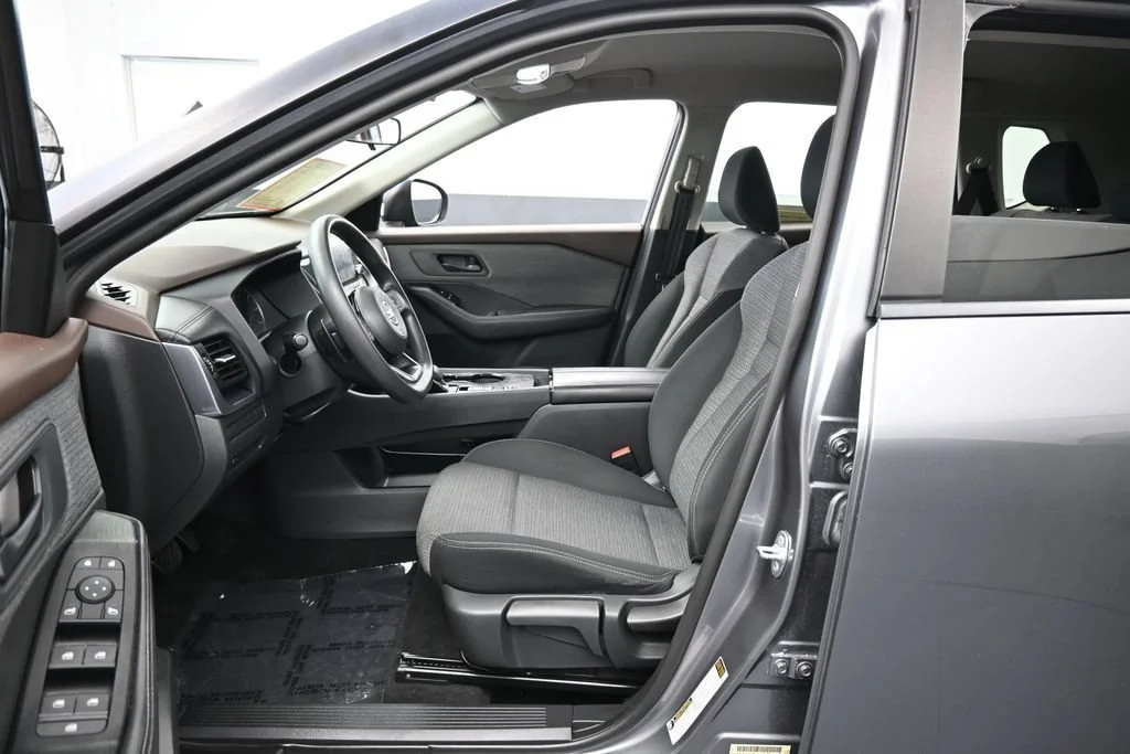 Used 2021 Gray Nissan S image 11
