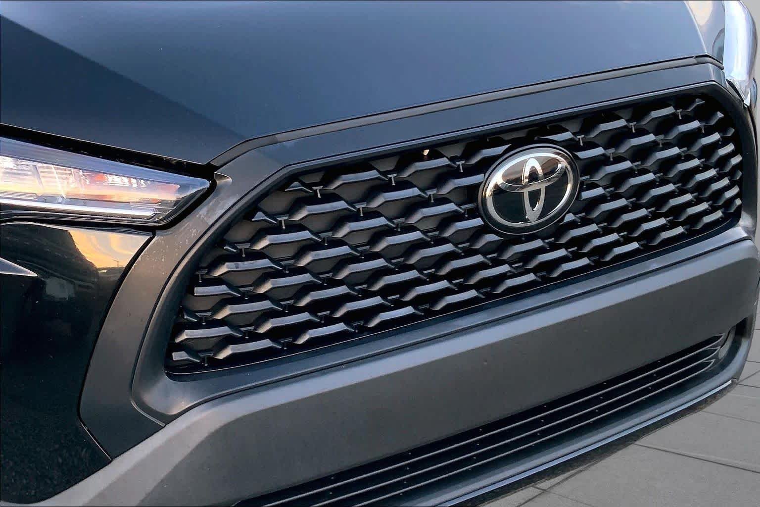 Used 2022 Jet Black Toyota L image 27