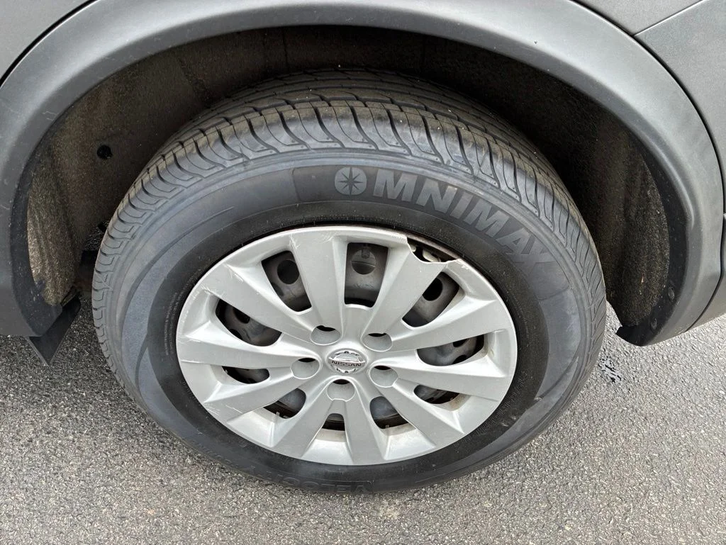 Used 2020 Gray Nissan S image 9
