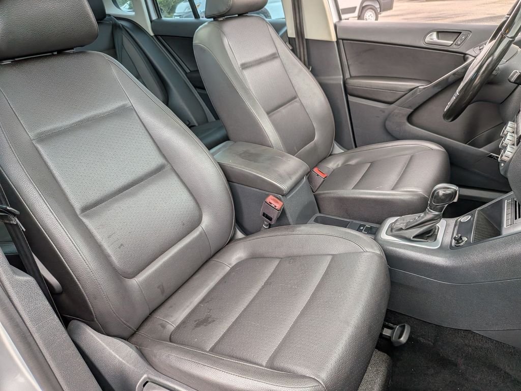 Used 2015 Silver Volkswagen SEL image 31