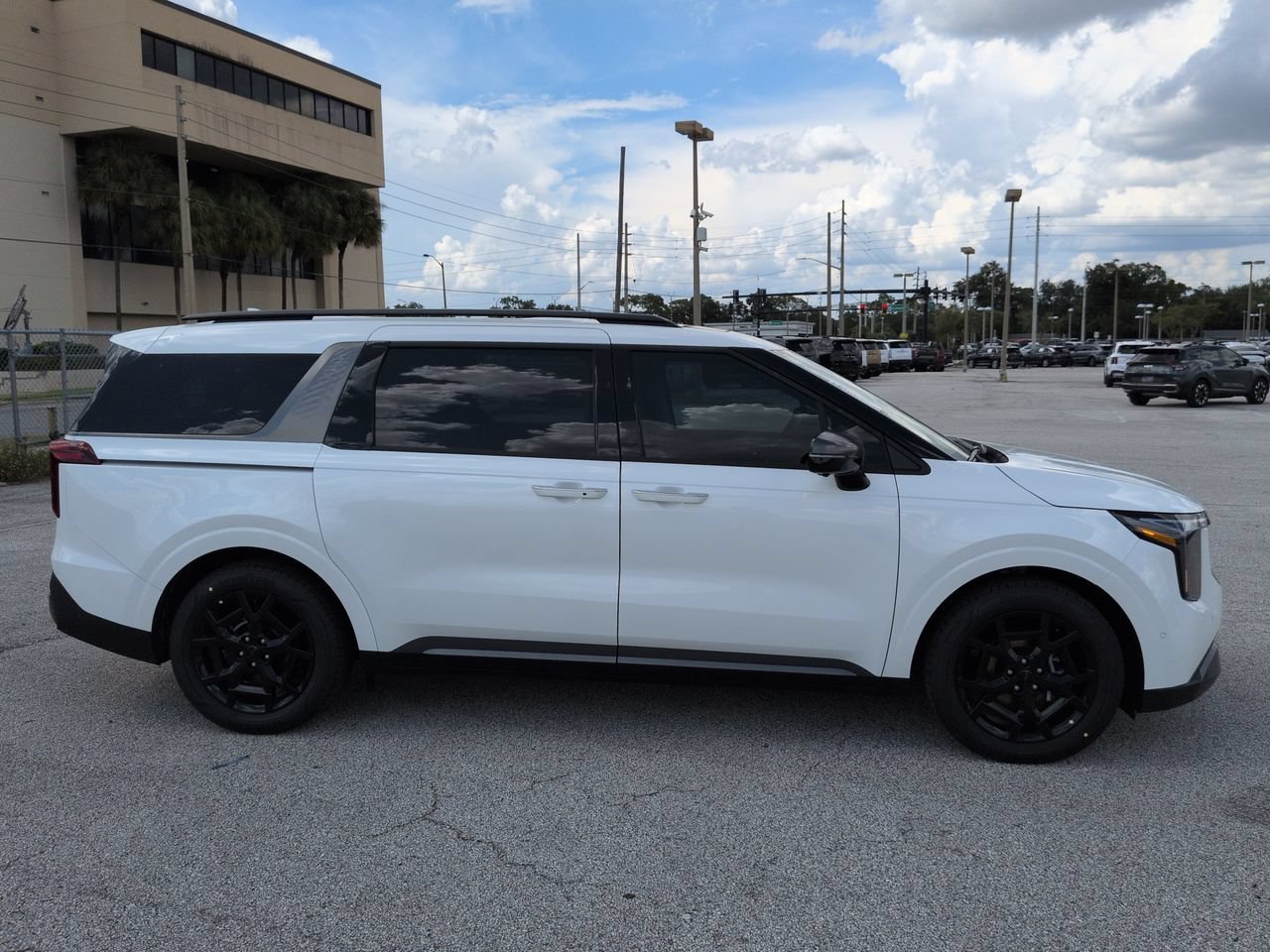 New 2027 Snow White Pearl Kia SX Prestige image 3